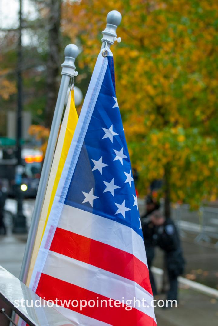 seattle-rally-flags-1200px-001-2018-12-01-001-0936