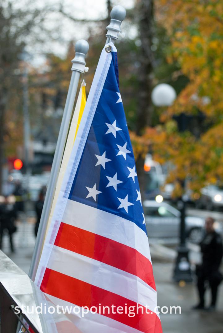 seattle-rally-flags-1200px-001-2018-12-01-001-0941